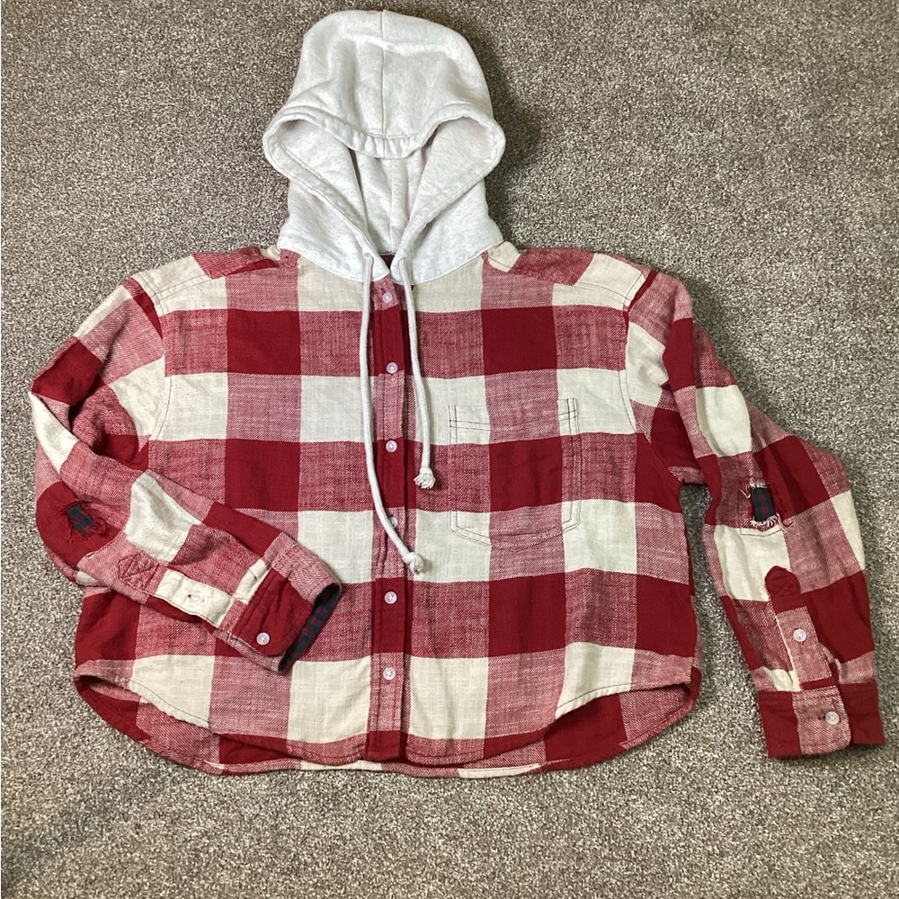 American Eagle Outfitters Red and Cream Cropped Buffalo Plaid Hooded Flannel